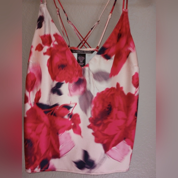 VICTORIA'S SECRET CAMI - Picture 16 of 16